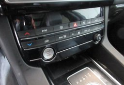 2018 Jaguar F-PACE - Image 49