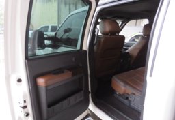 2015 Ford Super Duty F-350 SRW - Image 14