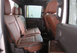 2015 Ford Super Duty F-350 SRW - Image 22