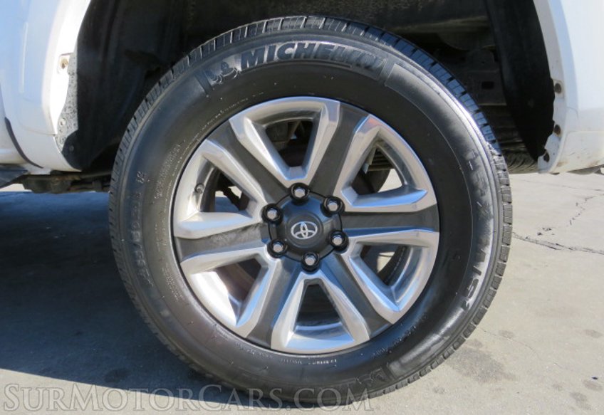 2016 Toyota Tacoma - Image 12