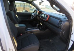 2016 Toyota Tacoma - Image 25