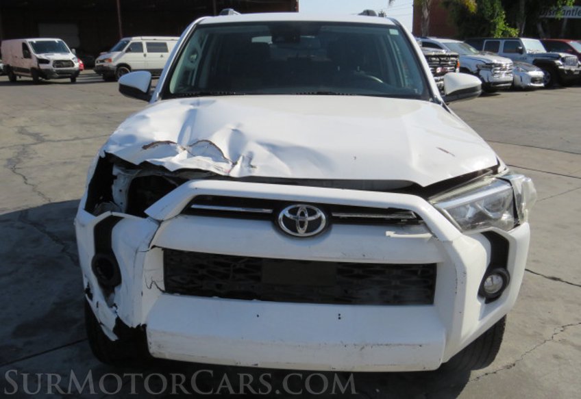 2020 Toyota 4Runner - Image 15