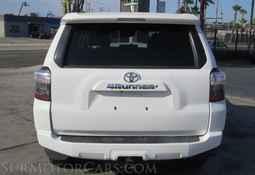 2020 Toyota 4Runner - Image 11