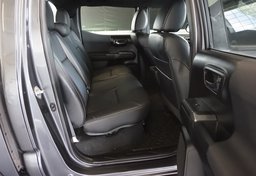 2020 Toyota Tacoma - Image 30