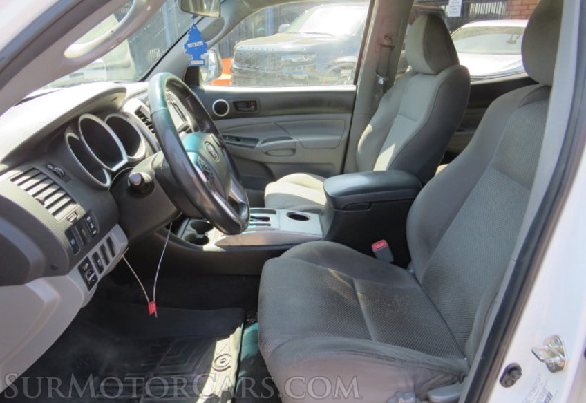 2015 Toyota Tacoma - Image 26