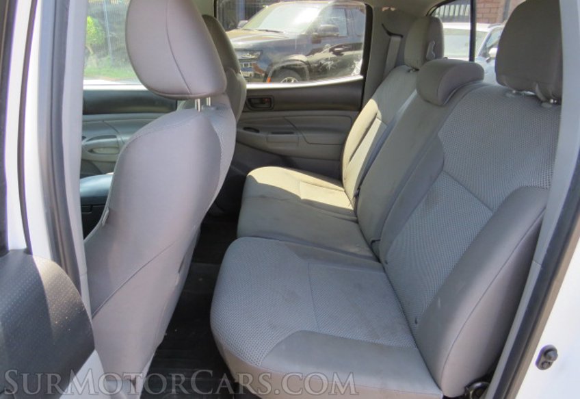 2015 Toyota Tacoma - Image 30