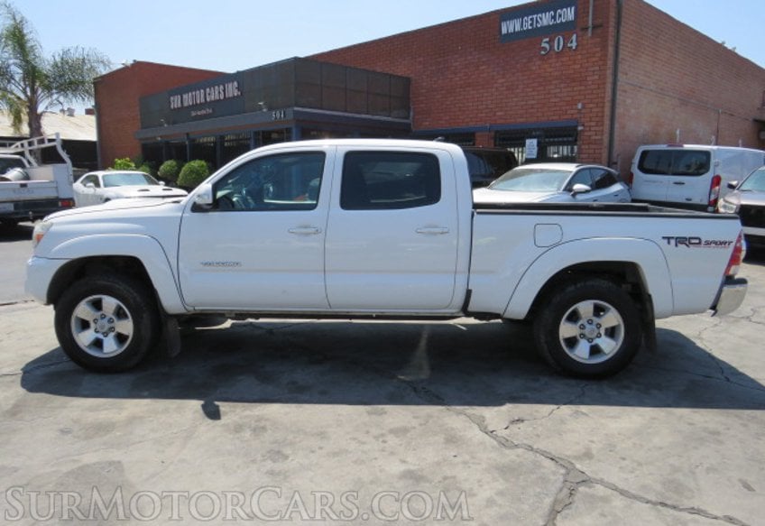 2015 Toyota Tacoma - Image 9