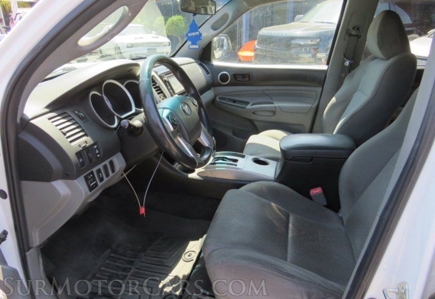 2015 Toyota Tacoma - Image 28