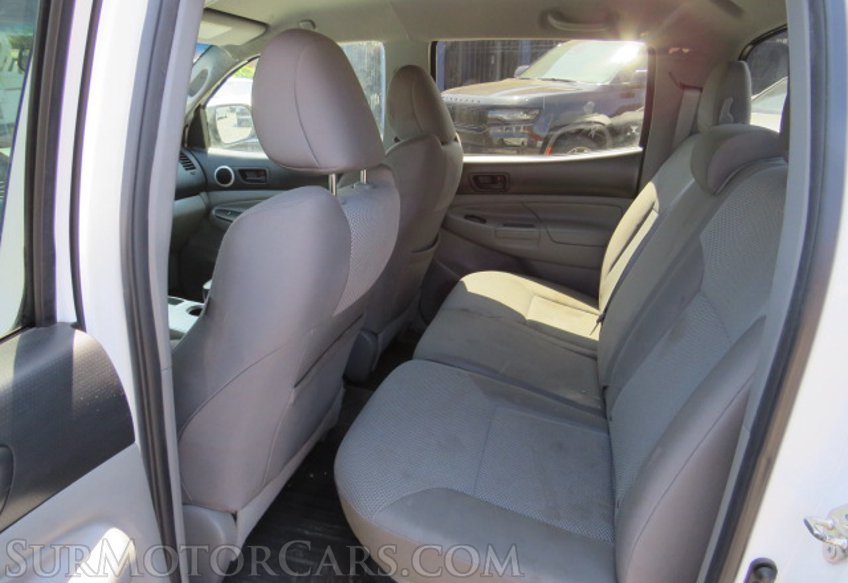 2015 Toyota Tacoma - Image 32