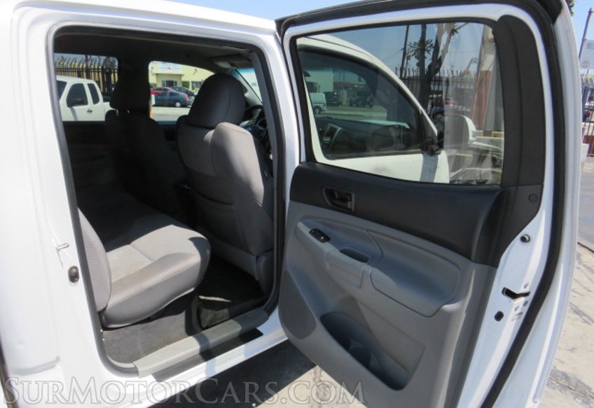 2015 Toyota Tacoma - Image 33