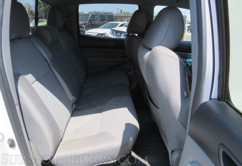 2015 Toyota Tacoma - Image 31