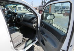 2015 Toyota Tacoma - Image 24