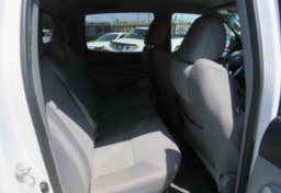 2015 Toyota Tacoma - Image 29