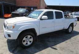 2015 Toyota Tacoma - Image 3