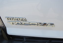 2015 Toyota Tacoma - Image 17