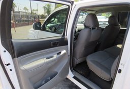 2015 Toyota Tacoma - Image 27