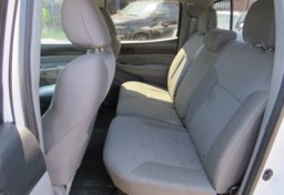 2015 Toyota Tacoma - Image 30