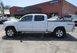 2015 Toyota Tacoma - Image 9