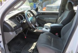 2015 Toyota Tacoma - Image 28