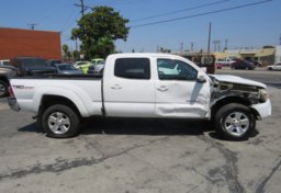 2015 Toyota Tacoma - Image 10