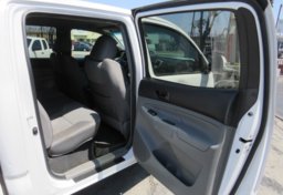 2015 Toyota Tacoma - Image 33