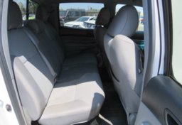 2015 Toyota Tacoma - Image 31