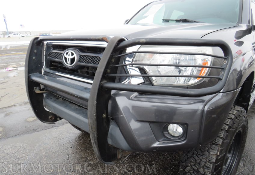 2015 Toyota Tacoma - Image 12