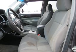 2015 Toyota Tacoma - Image 29