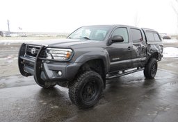 2015 Toyota Tacoma - Image 4