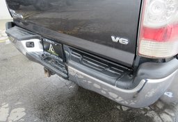 2015 Toyota Tacoma - Image 23