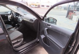 2020 Volkswagen Tiguan - Image 18