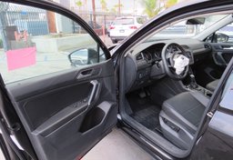 2020 Volkswagen Tiguan - Image 17