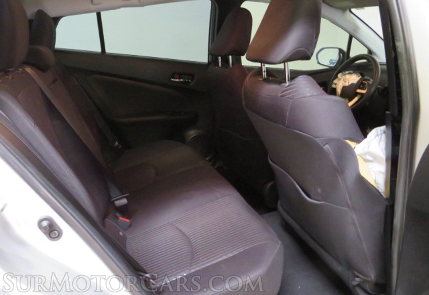 2018 Toyota Prius - Image 32