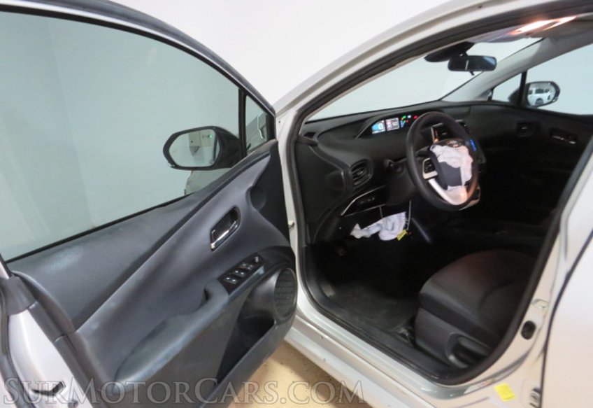 2018 Toyota Prius - Image 21