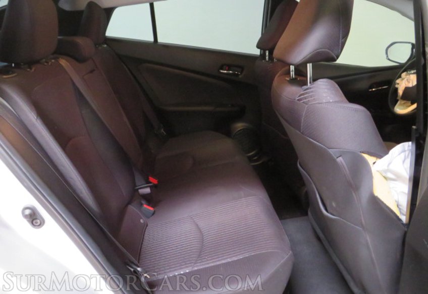 2018 Toyota Prius - Image 28