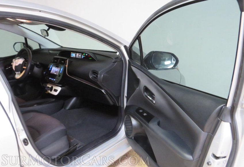 2018 Toyota Prius - Image 22