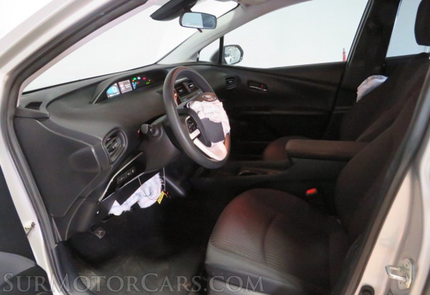 2018 Toyota Prius - Image 25