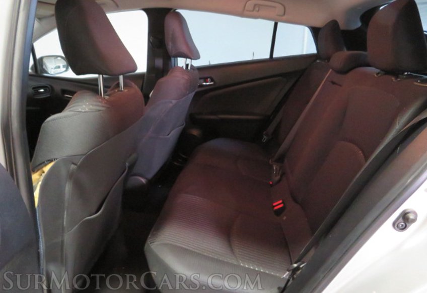 2018 Toyota Prius - Image 31