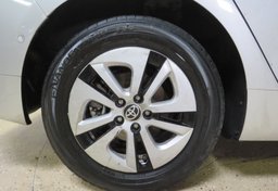 2018 Toyota Prius - Image 20