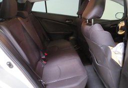 2018 Toyota Prius - Image 28