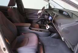 2018 Toyota Prius - Image 30