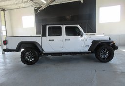2020 Jeep Gladiator - Image 11