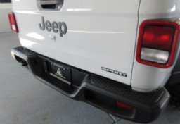 2020 Jeep Gladiator - Image 26