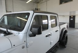 2020 Jeep Gladiator - Image 19