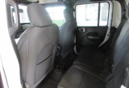 2020 Jeep Gladiator - Image 36