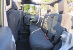 2018 Jeep Wrangler Unlimited - Image 31