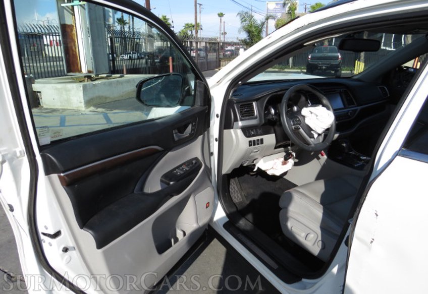 2016 Toyota Highlander - Image 19