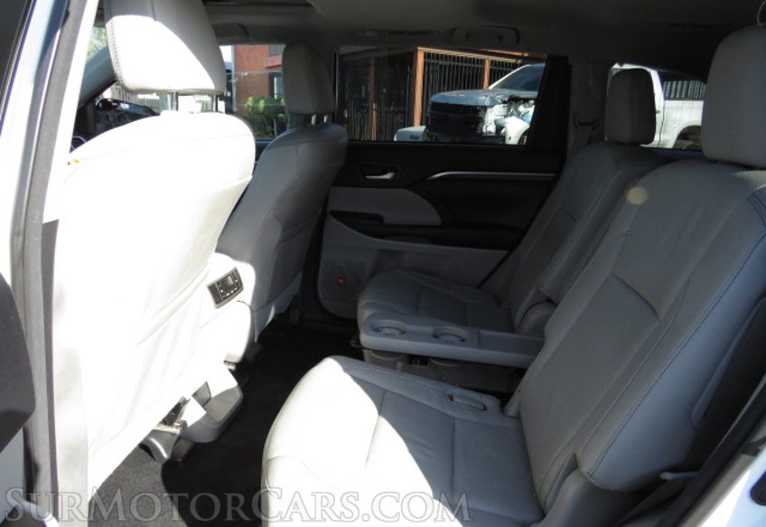 2016 Toyota Highlander - Image 31