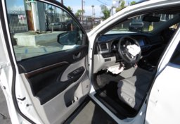 2016 Toyota Highlander - Image 19