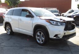 2016 Toyota Highlander - Image 2